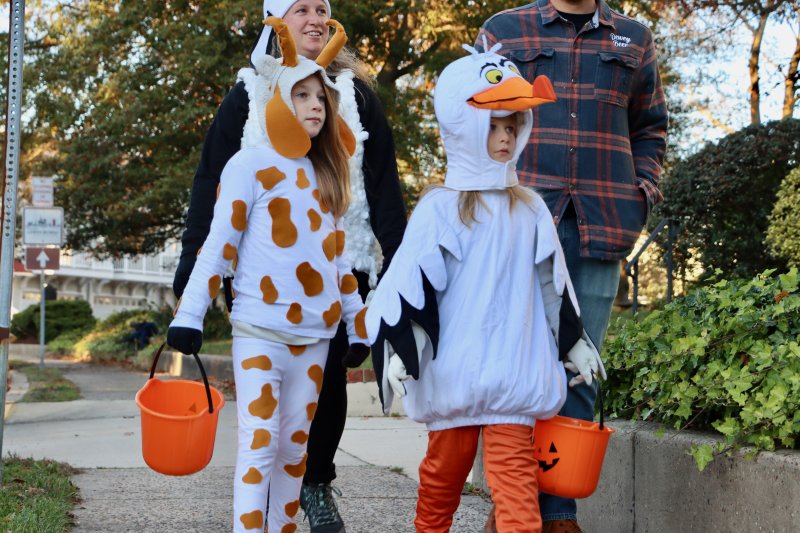 McKenna and Nolan Schorah, along with parents Ashley and John, make their way up Kings Highway.